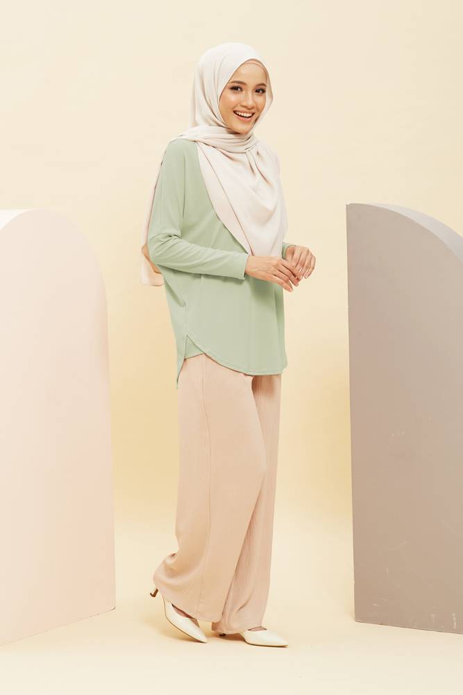 Nicole batwing top in minty